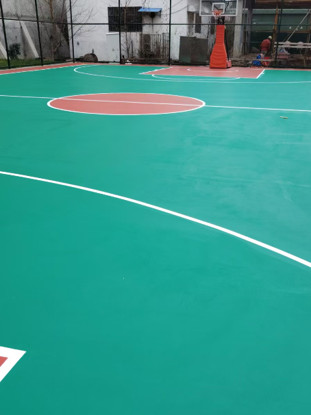洛江 球场长期使用易出现地面开裂